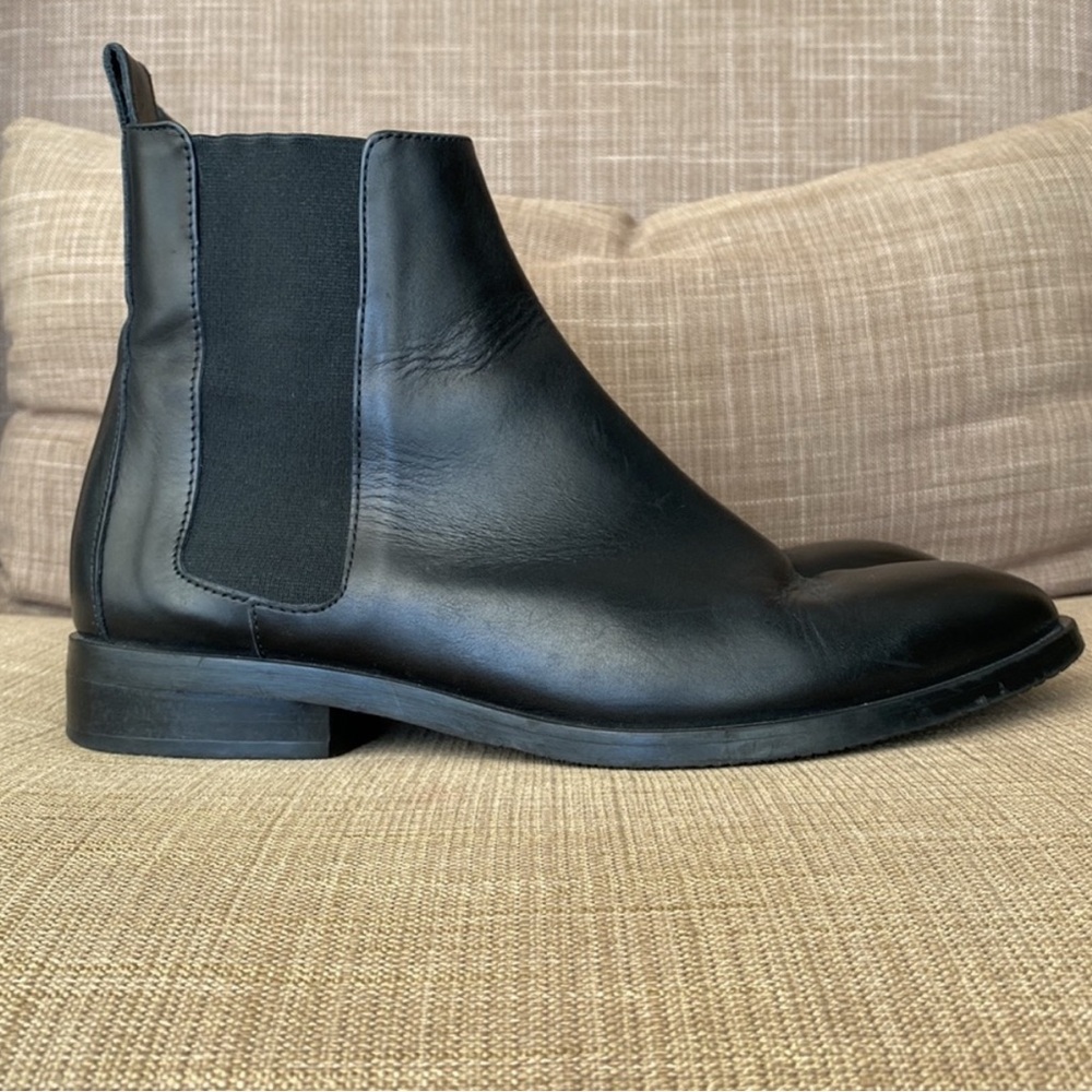 Everlane Black Leather Chelsea Boots